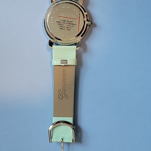 Genevex Women's Quartz Watch Pastel Green Leather Band - Picture 3 of 6